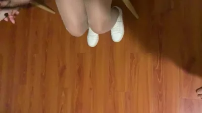 真实偷情非常害羞的人妻，第二部，这次她做了个新发型