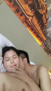 骚媳妇单约单男享受