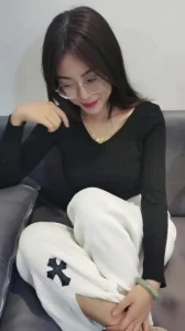 三男三女家中玩群P 妹子一个个都非常年轻水嫩高颜值 老衲真是羡慕